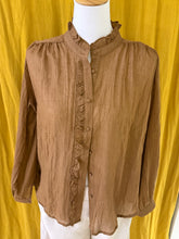 Blouse en voile de coton.